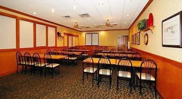 Quality Inn, Prenota Hotel Winona Minnesota