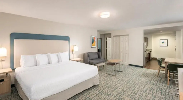 Двухместный люкс Premium c 1 комнатой Homewood Suites Miami Airport/Blue Lagoon