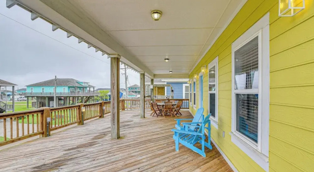 Walk to Shore: Crystal Beach Family Home w/ Deck!, Rezerwuj Dom wakacyjny Hotele w Crystal Beach z parkingiem, Parking