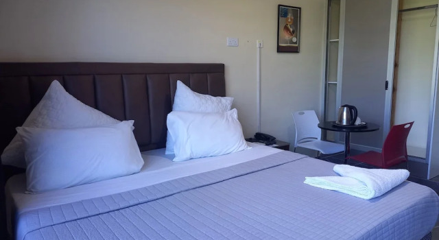 Stay Simple Lodge, Book Vacation Home Hotels in Lusaka with Parking, Parking