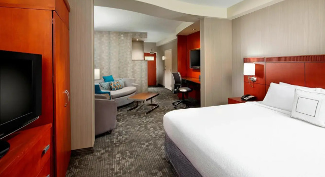 Двухместный люкс Courtyard by Marriott Pittsburgh Greensburg