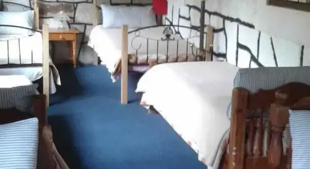 Кровать в общем номере Auberge La Forestiere