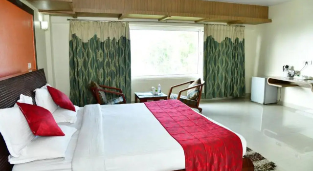 Люкс Deluxe KSTDC Hotel Mayura Valley View Madikeri