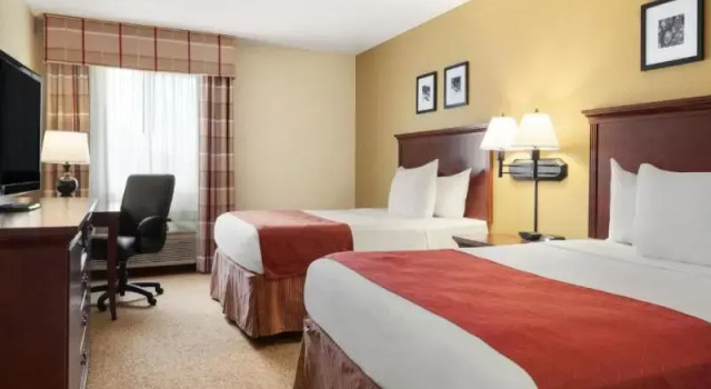 Четырёхместный номер Standard Comfort Inn & Suites Orangeburg