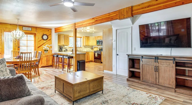 Коттедж Game Room + Fireplace! Family Retreat in Pinetop