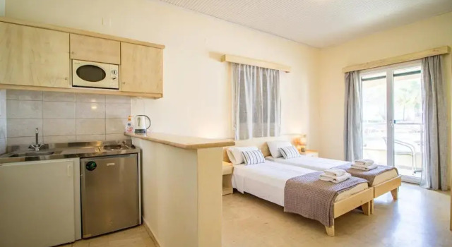 Апартаменты с видом на бассейн SunRose Beach Aparthotel