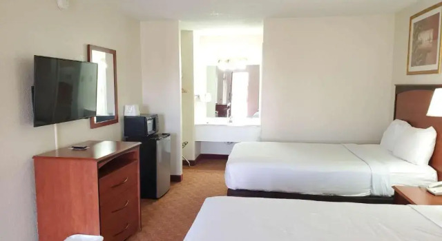 Четырёхместный номер Standard Motel 6 Shamrock TX