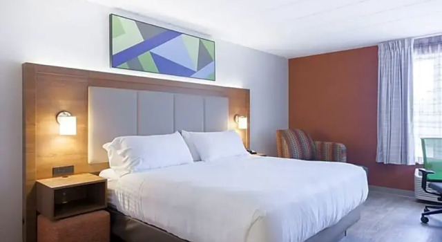 Двухместный номер Standard с балконом Holiday Inn Express Hotel & Suites Charlottetown by IHG