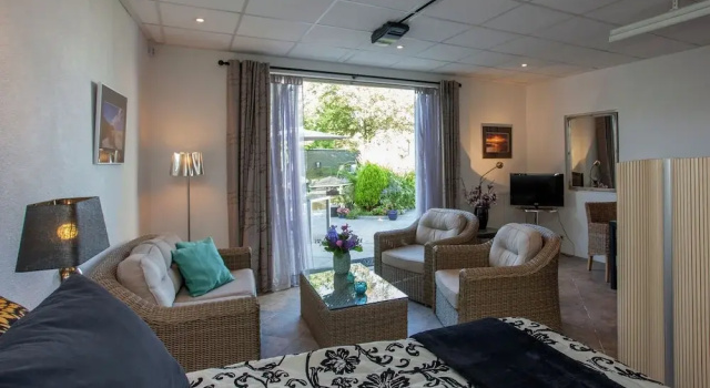 Charming Holiday Home in Katwijk South Holland with terrace, Book Hotel Katwijk aan Zee Zuid-Holland
