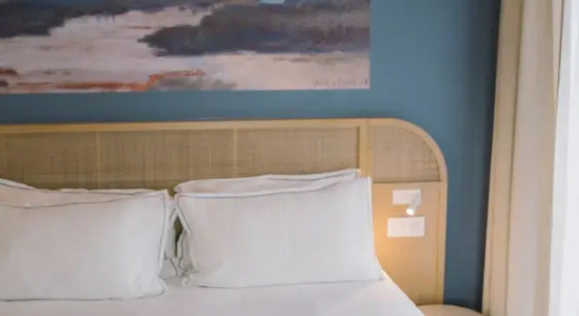 Трёхместный номер Standard с балконом Hôtel Les Grands Voyageurs