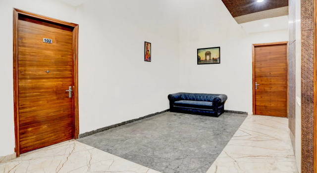 Townhouse Oak Sector 47 Near Medanta, Забронировать Отель Отели штата Харьяны 4 звезды, 4*