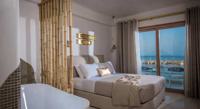 Номер Standard с балконом Cosmopolis Crete Suites