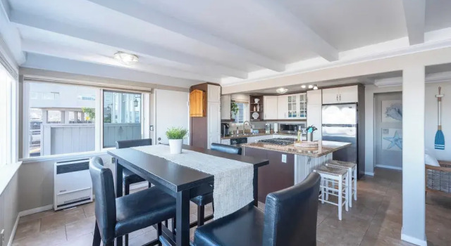 Coastal Condos With Dock Access Near Sand, Shops & Balboa Fun Zone, Забронировать Дом для отпуска Ньюпорт-Бич Beach Cities Orange County, рядом с Upper Newport Bay Regional Park