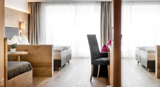Hotel Grones, Забронировать Отель Отели Ортизеи с парковкой, рядом с Подъемник Санкт-Ульрих - Зайзер Альм, Парковка