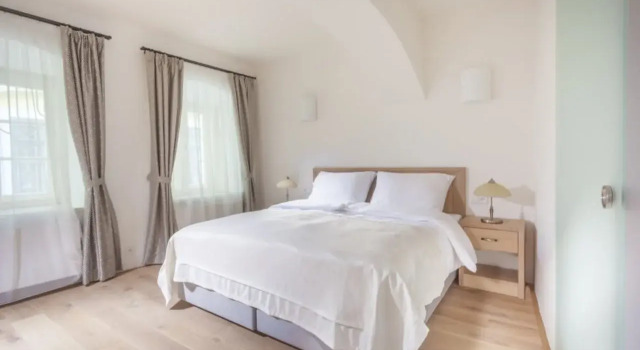 Hotel At the White Lily