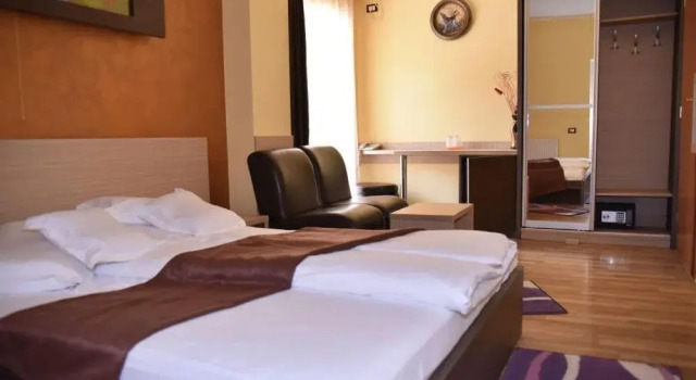 Central, Rezerwuj Hotel Hotele w Carpathians - Romania z parkingiem, Parking