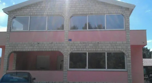 Apartments Karlo