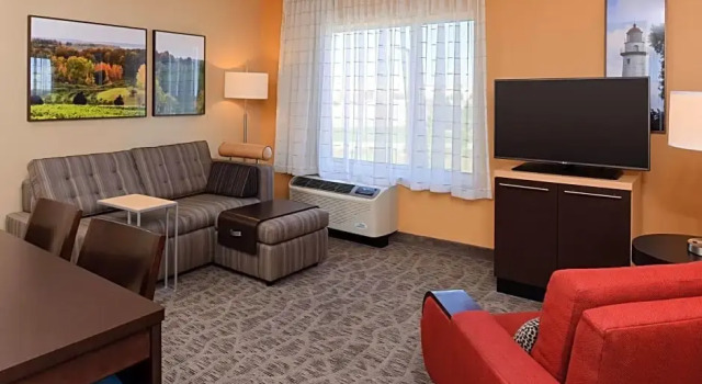 Четырёхместный люкс с 2 комнатами TownePlace Suites Detroit Auburn Hills