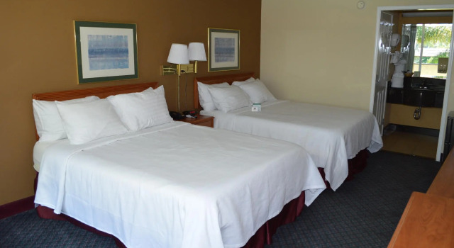 Четырёхместный номер Deluxe Ontario Airport Inn
