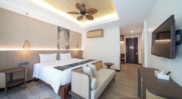 Двухместный номер Deluxe с балконом и с видом на бассейн Howard Johnson by Wyndham Phuket Naiyang