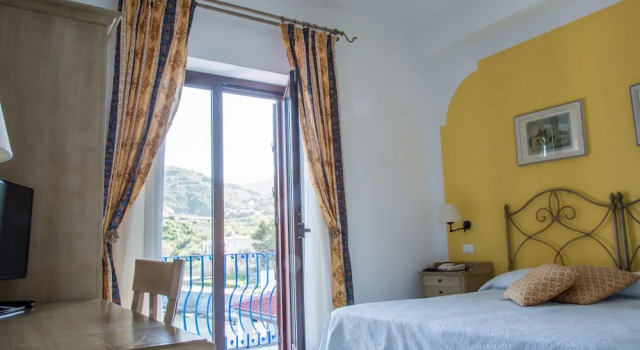 Двухместный номер Standard с балконом и с видом на море Hotel Rocce Azzurre
