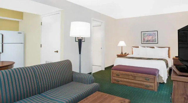 Двухместный Studio Suite Hawthorn Extended Stay by Wyndham Green Bay