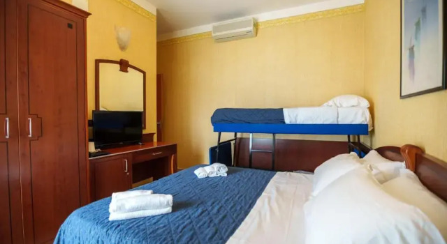 Четырёхместный номер Standard с видом на море Hotel Rex Rimini