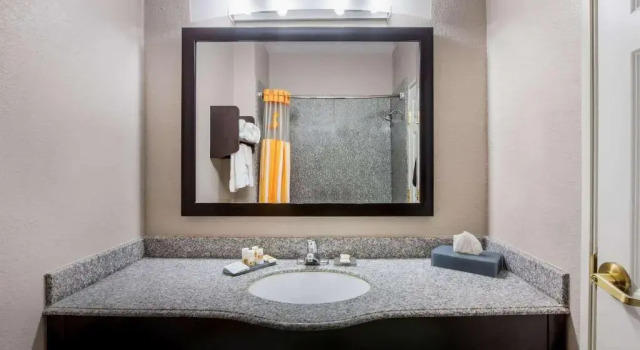 Номер Standard La Quinta Inn & Suites by Wyndham Pasadena