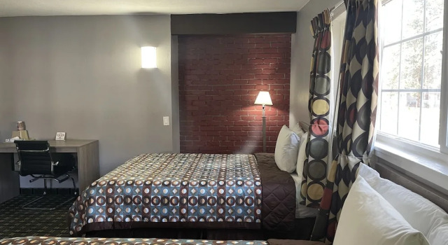Четырёхместный номер Standard с 2 комнатами Travel Inn