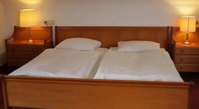 Полулюкс Hotel & Restaurant Weinberg