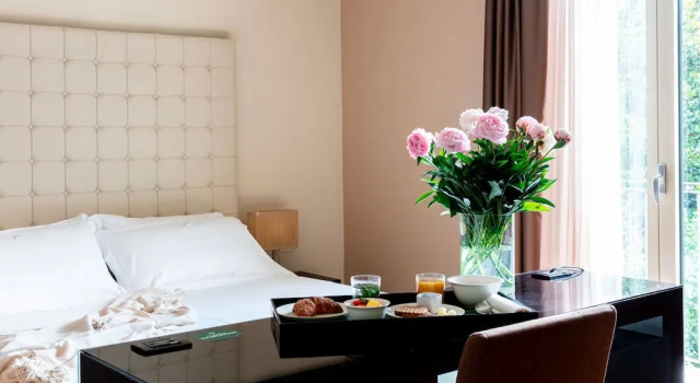Полулюкс Sweet Sweet Hotel
