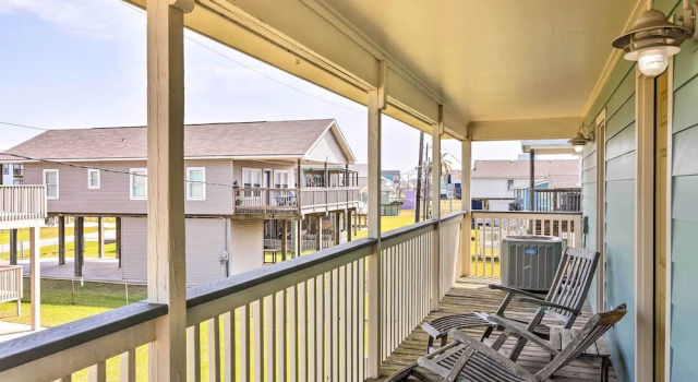 Unwind Poolside, Walk to Beach! Galveston Retreat, Book Feriehus Galveston Houston