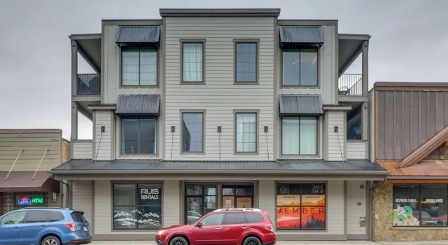Downtown Columbia Falls Condo: 16 Mi to Ski Resort, Book Ferieresort Resorthoteller i Montana, Ferieresort