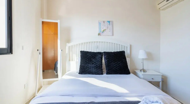 Glade - 1 BR Apt. & Balcony in Larnaca, Book Hotel Larnaka Larnaca Region