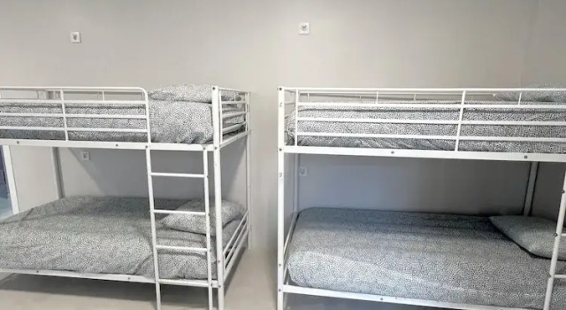 Hostel OASIS, Забронировать Хостел Карабанчель Мадрид, рядом с Урхель
