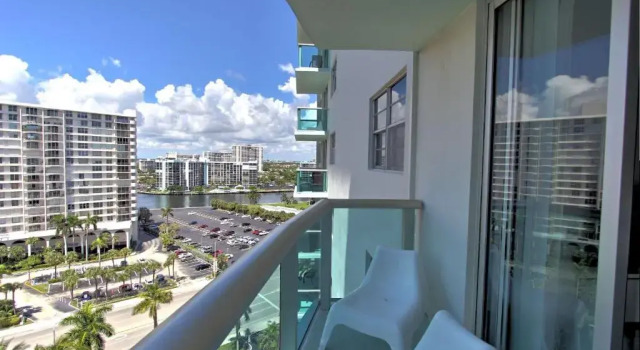 Апартаменты c 1 комнатой с видом на город Hollywood Condos