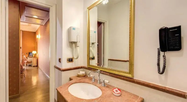 Двухместный номер Standard с балконом Hotel La Lumiere Di Piazza Di Spagna