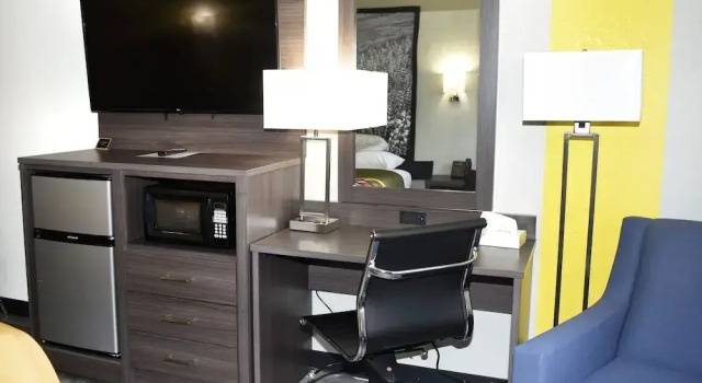Четырёхместный номер Standard Super 8 by Wyndham Burnham/Lewistown