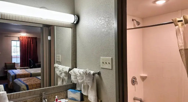 Номер Standard Days Inn Alexandria by Wyndham