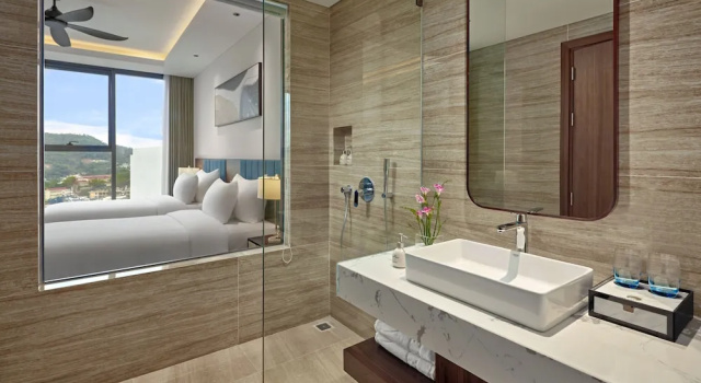 Номер Standard с балконом и с видом на океан The Watson Premium HaLong Hotel
