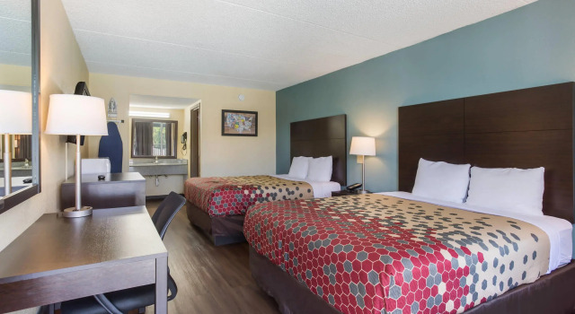 Четырёхместный номер Standard Econo Lodge Gallatin - Metro Nashville
