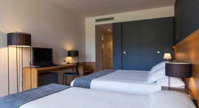 Семейный номер Standard Hotel Món Sant Benet