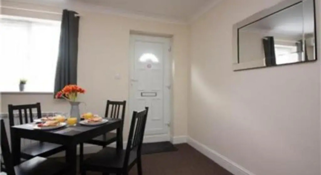 Stayzo Penthouse Accommodation 2- Premier Lodge, Varaa Huoneisto Asunnot kohteessa Merseyside, Huoneisto