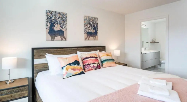 Alpine Dream by Revelstoke Vacations, Забронировать Апартаменты/квартира Отели Ревелсток с парковкой, Парковка