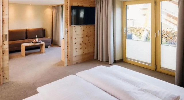 Люкс с видом на сад Hotel Tirol Fiss 4Sterne Superior