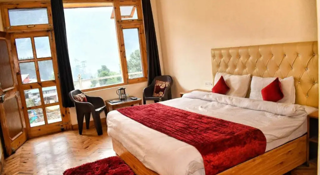 Nirvana Classic With Balcony Mountain view, Забронировать Отель Отели Манали с завтраком, Завтраки