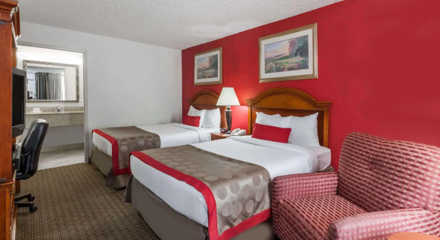 Четырёхместный номер Standard Iberia House & Suites