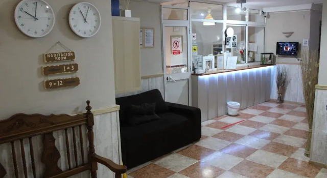 Hostal Virgen del Rocío II, Забронировать Хостел Хостелы Торремолинос, рядом с Ботанический сад Молино де Инка, Хостел