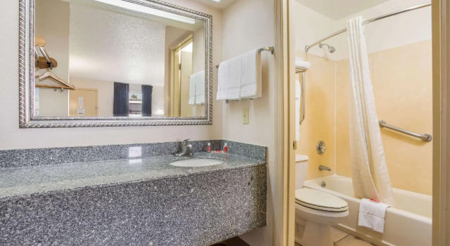 Standard Vierer Zimmer Econo Lodge