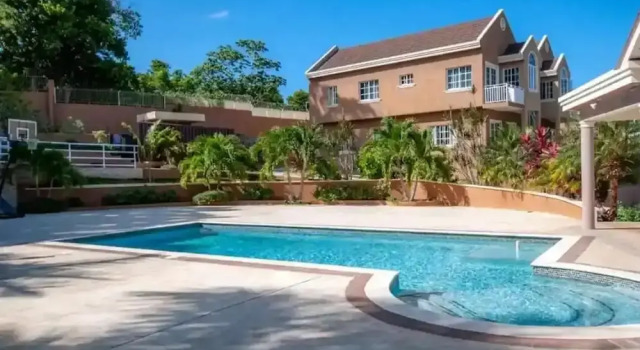 Апартаменты Modern 2br House W/pool and Sea View in Ocho Rios